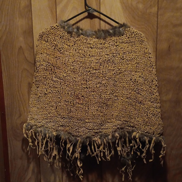 Poncho - Picture 6 of 7